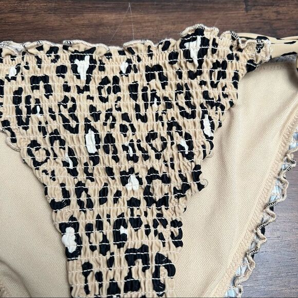 Hollister cheetah print textured bikini bottom size extra small XS - Picture 3 of 7